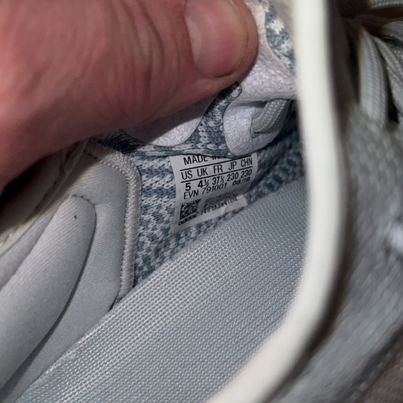 Adidas Yeezy boost 350 V2 Cloud white(non reflective) - Picture 6 of 6